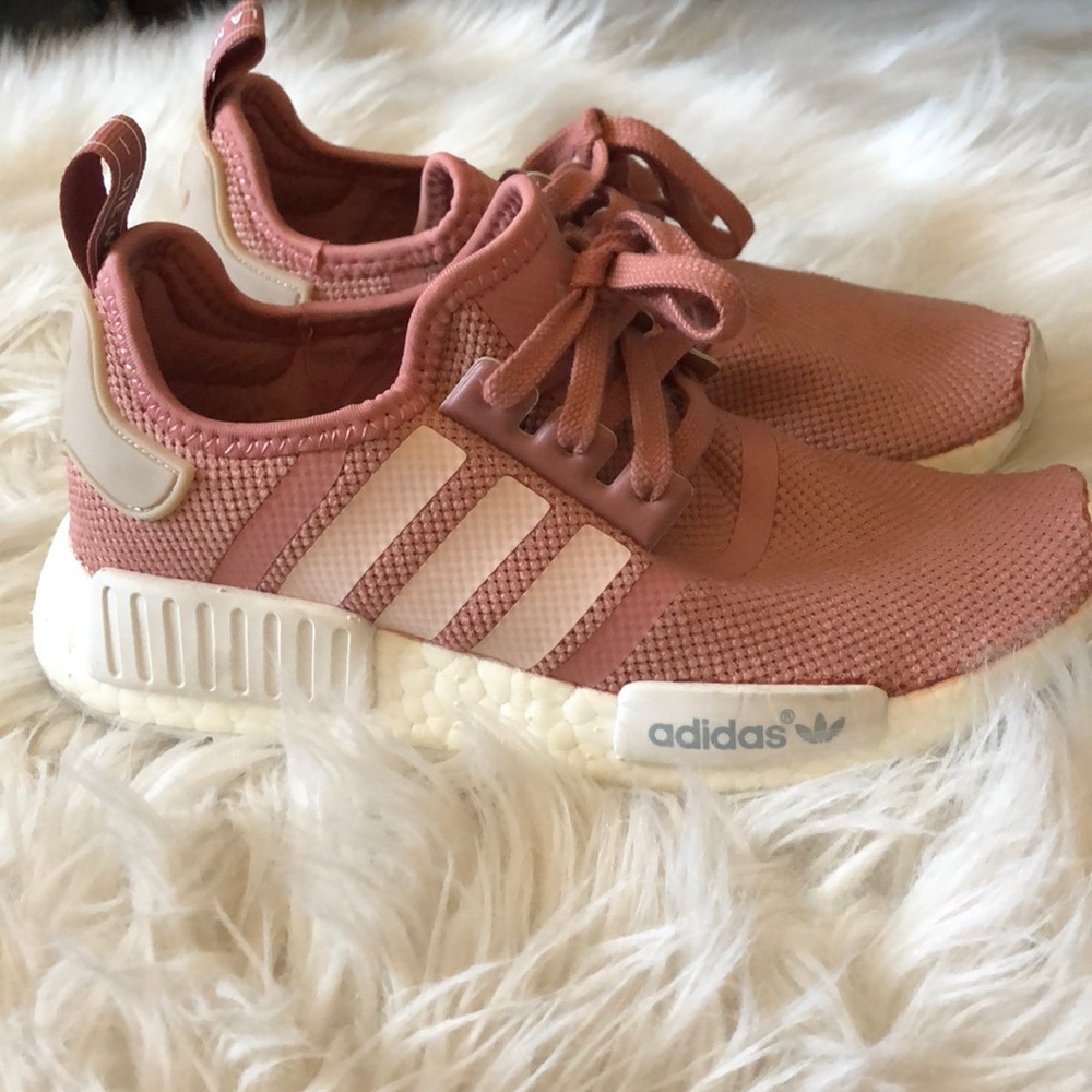 Blush pink (RARE) women’s Adidas, size 6